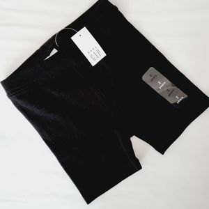 3/$25 New Gap size 2 black playtime shorts
